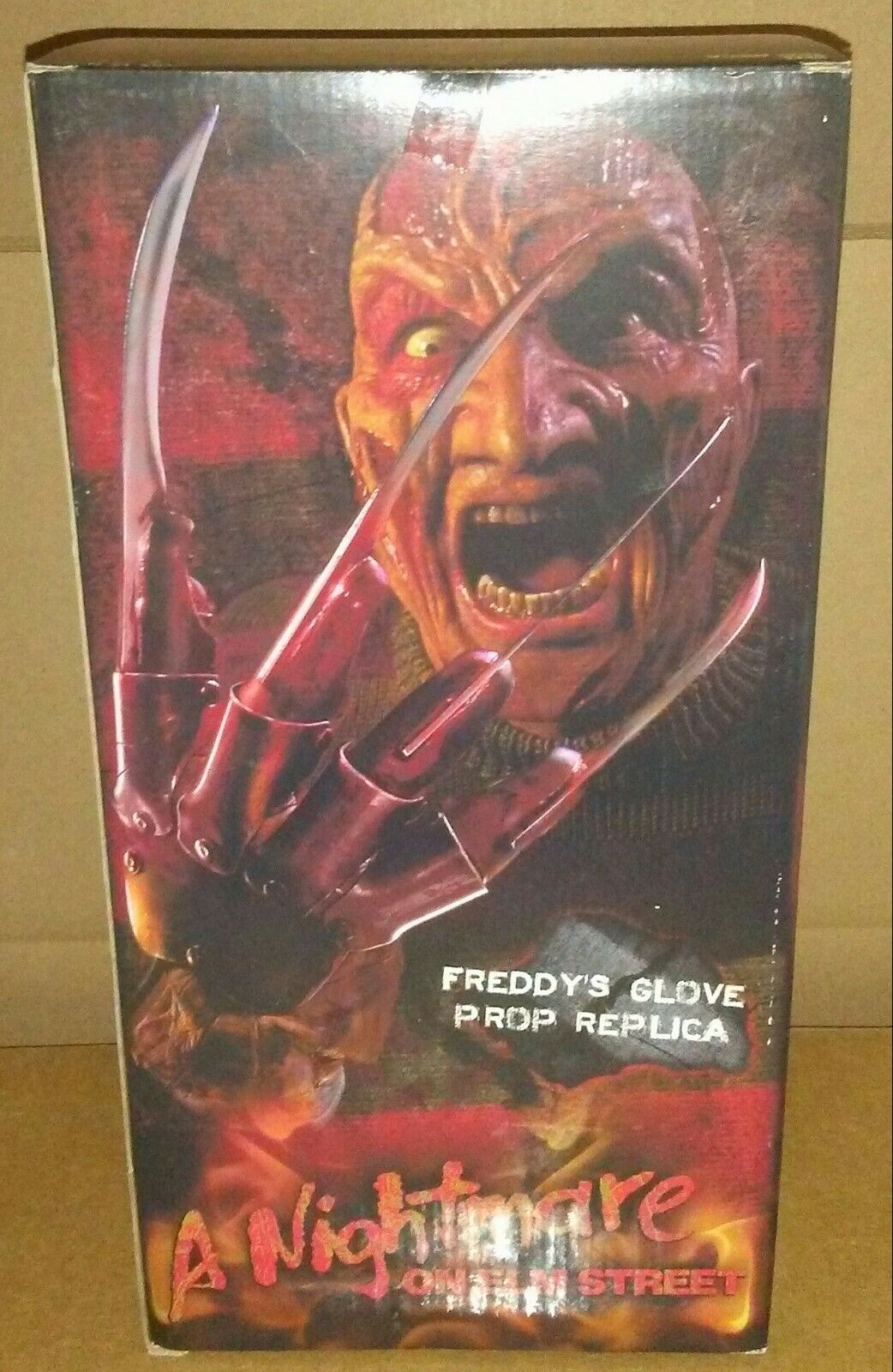NECA - Nightmare on Elm Street (1984) - Prop Replica Freddy Glove