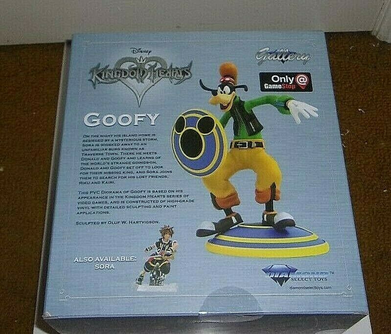 Kingdom Hearts Goofy Statue Figure. Gamestop Exclusive