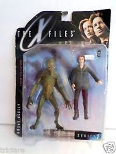 1998 The X-Files Action Figure Series 1 - Agent Scully with Alien